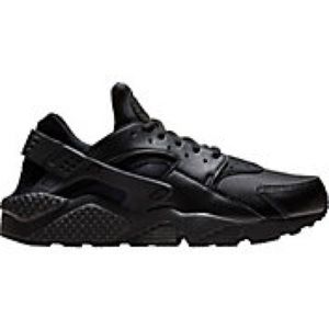 All black nike air huaraches size 6